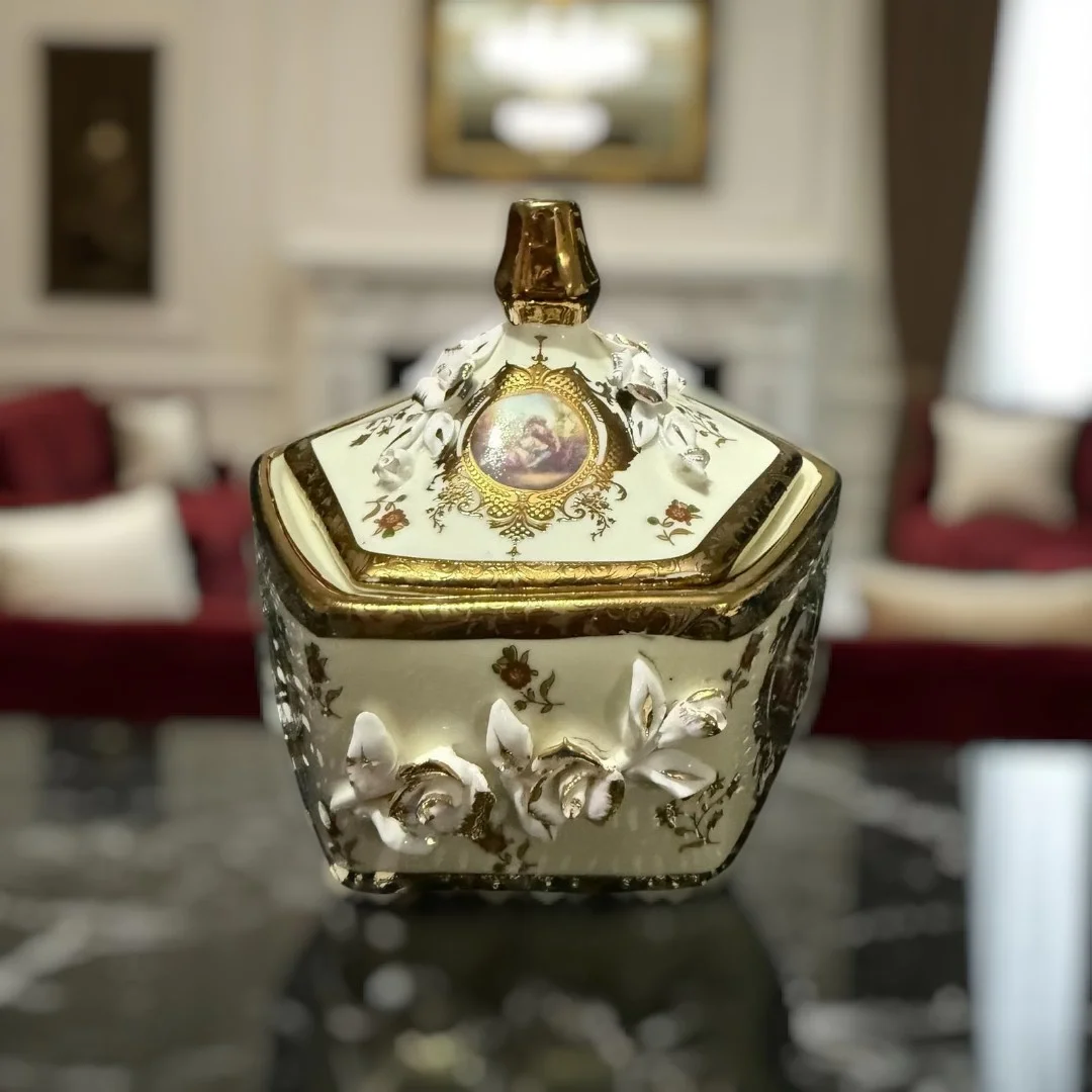 İthal Fine Porcelain Altın Yaldızlı Kapaklı Şekerlik