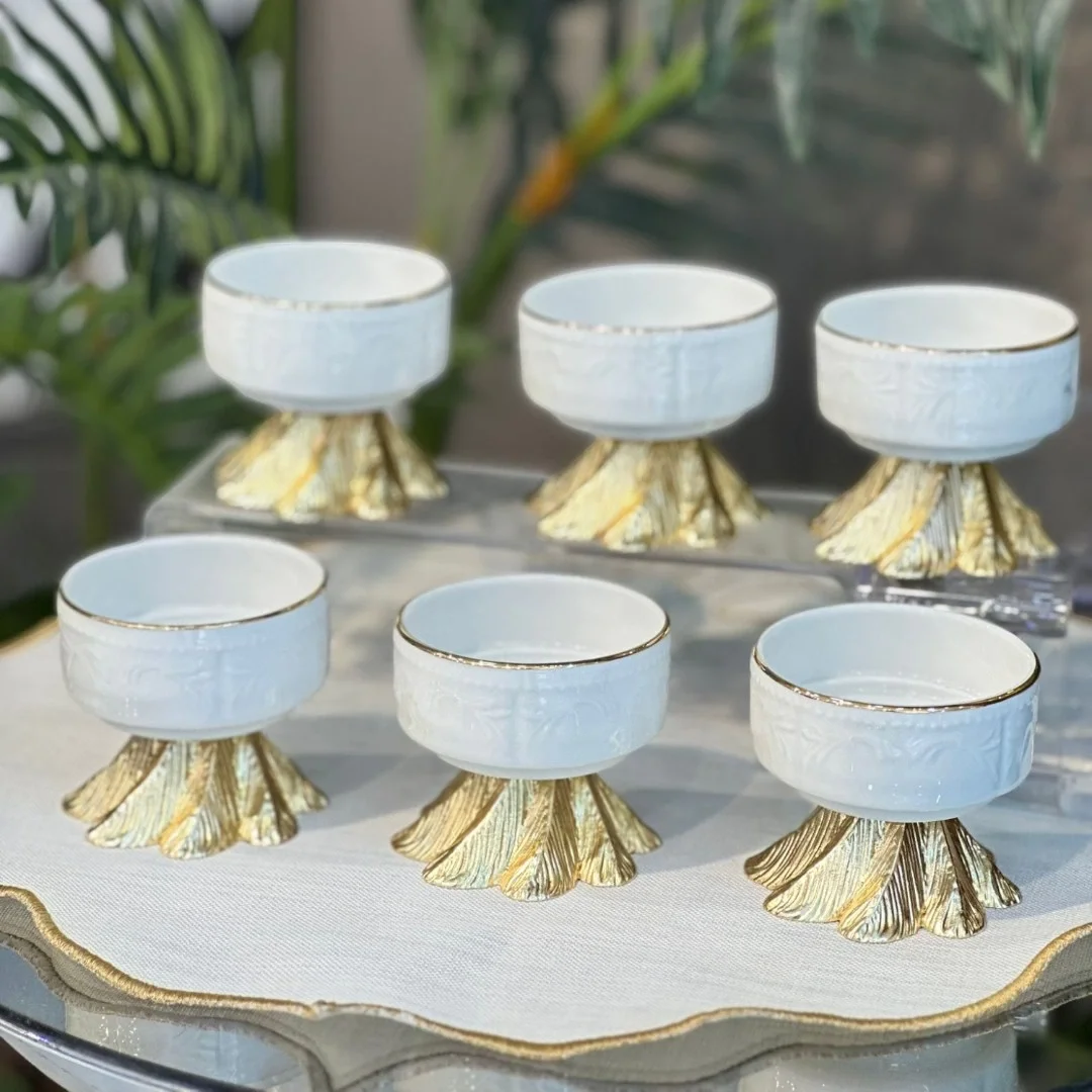 Altın Işıltısıyla Sofralara Zarafet: 6’lı Porselen Lokumluk Seti – Kare & Yuvarlak Seçenekli