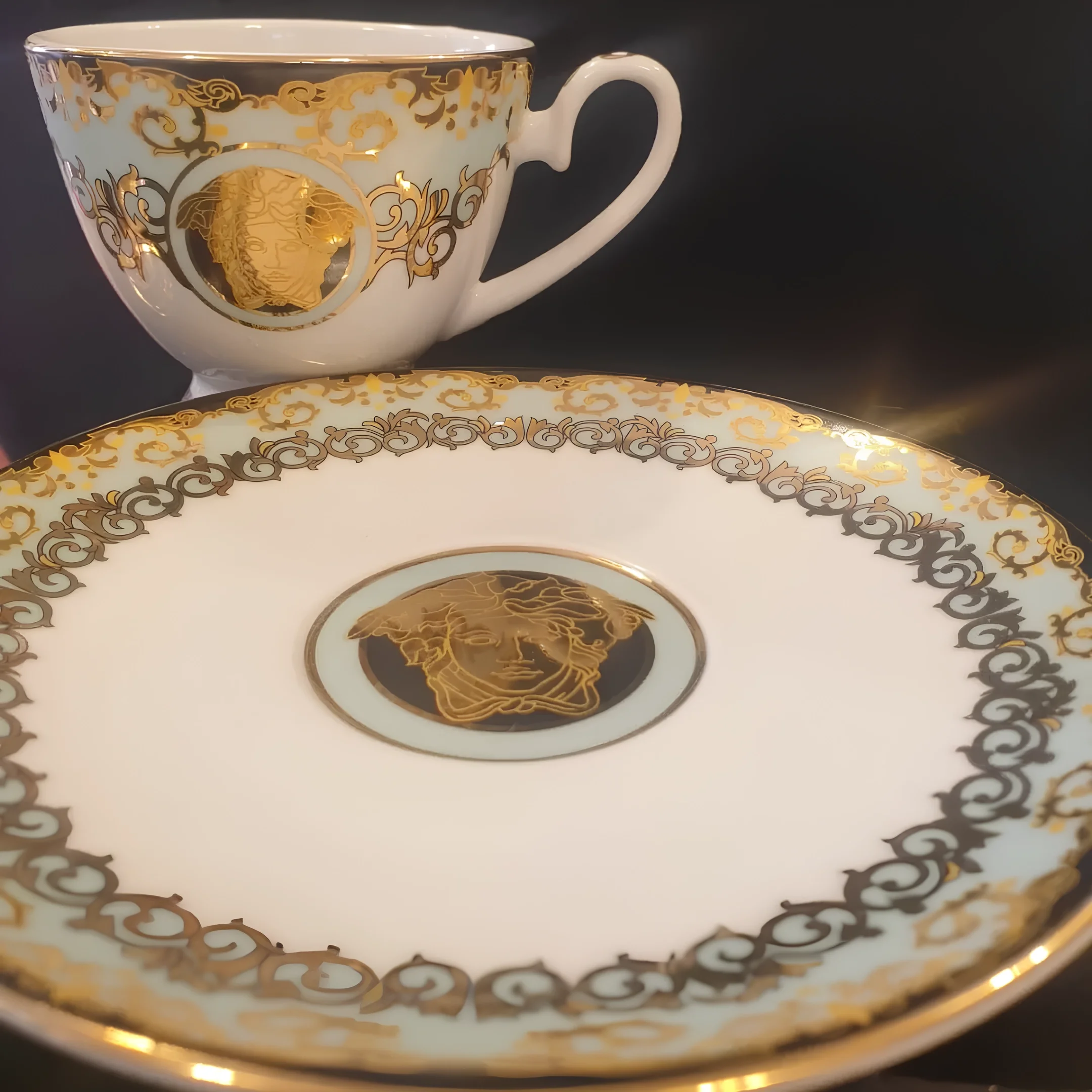 12 Parça 6 Kişilik Çay & Kahve Fincan Takımı ve Büyük Boy & Küçük Boy Tepsi