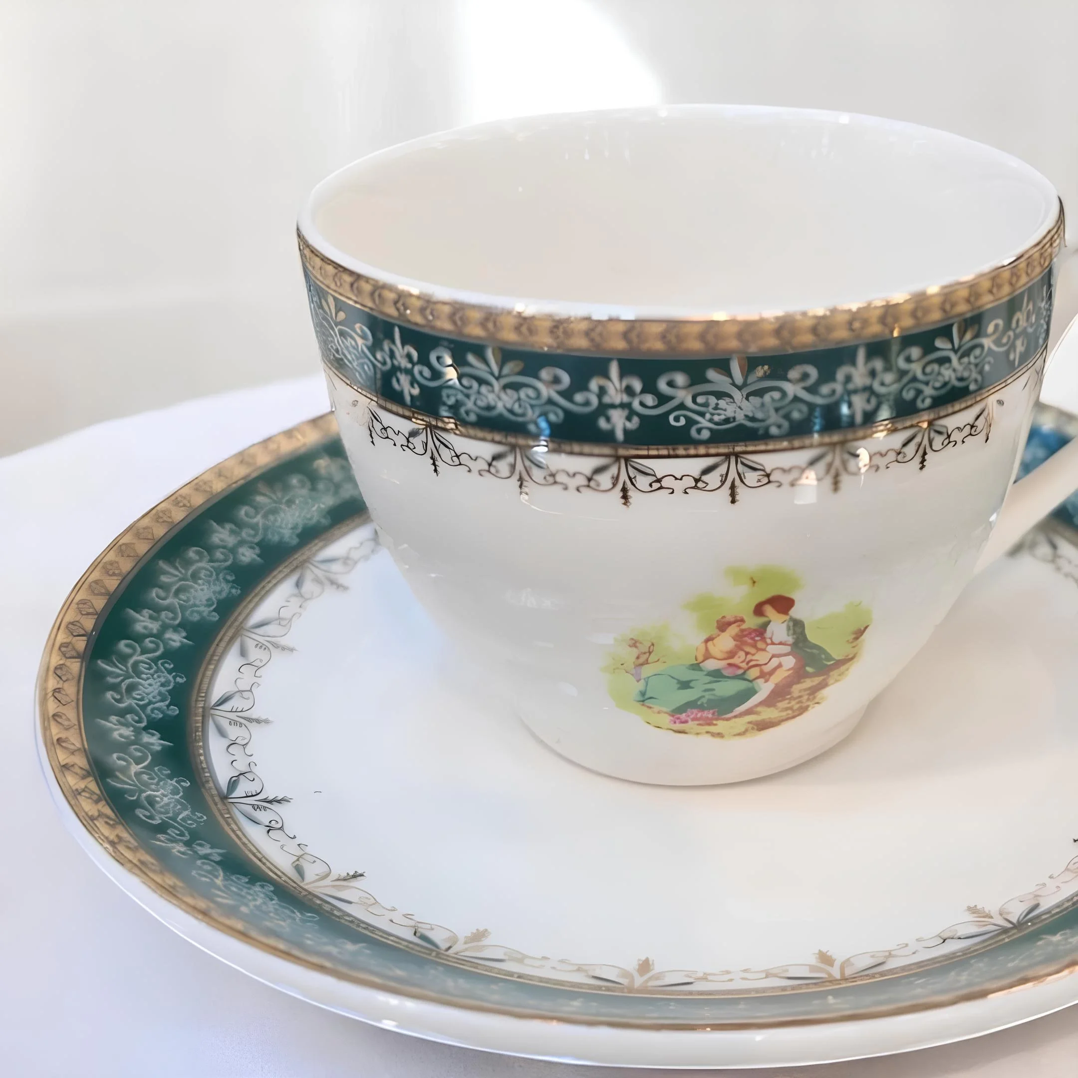 Zamanın Ötesinden Gelen Bir Zarafet 6'lı Fincan Takımı