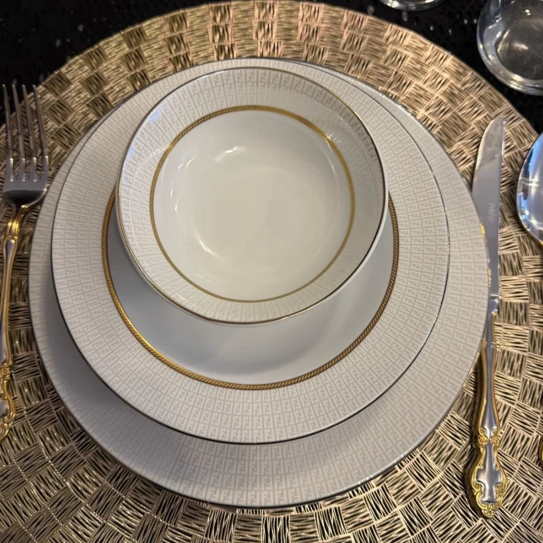 24 Parça 6 Kişilik Lüks Yemek Takımı – Altın Yaldızlı Desenli