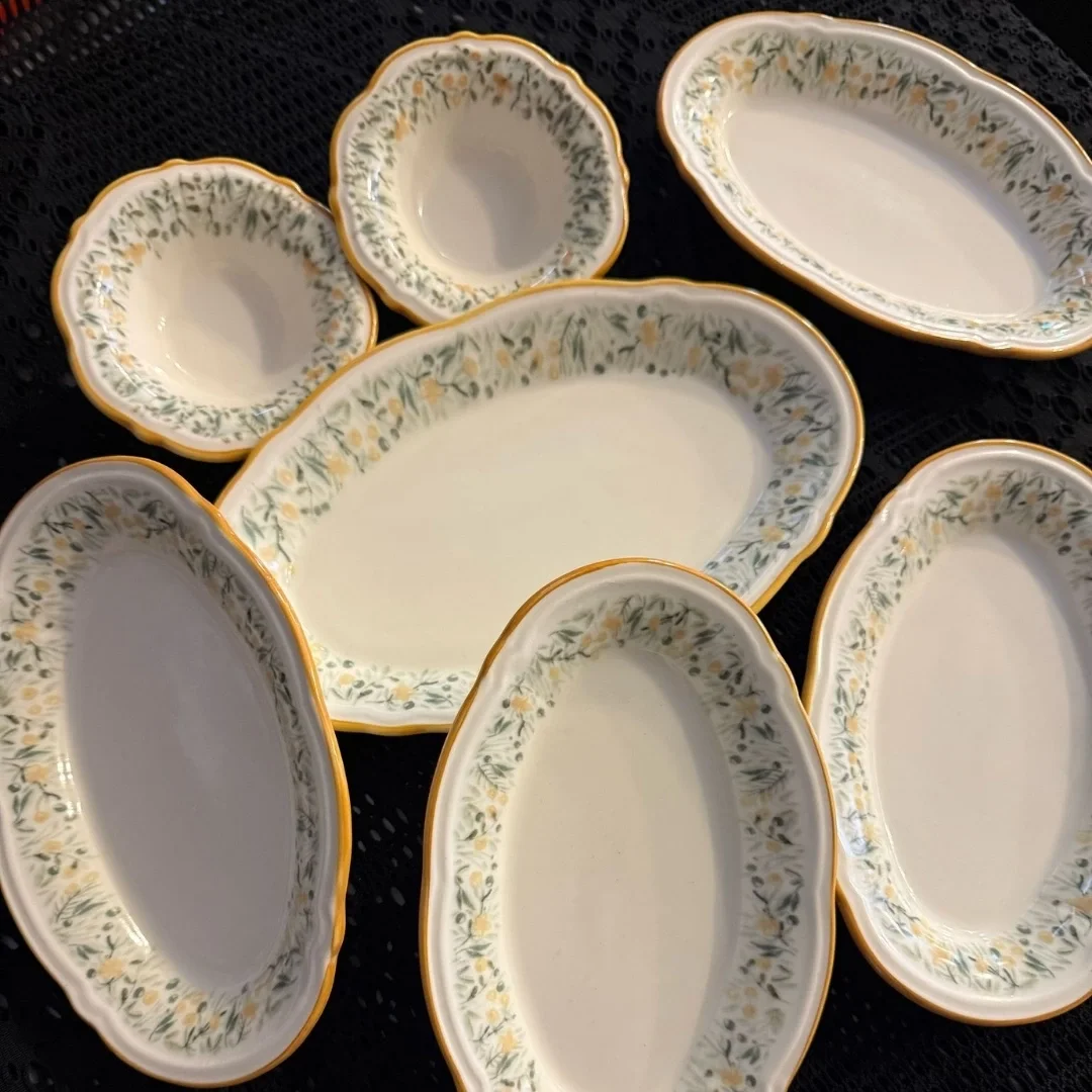 7 Parça Porselen Kahvaltı Takımı – Çiçek Desenli, Sarı Kenar Detaylı