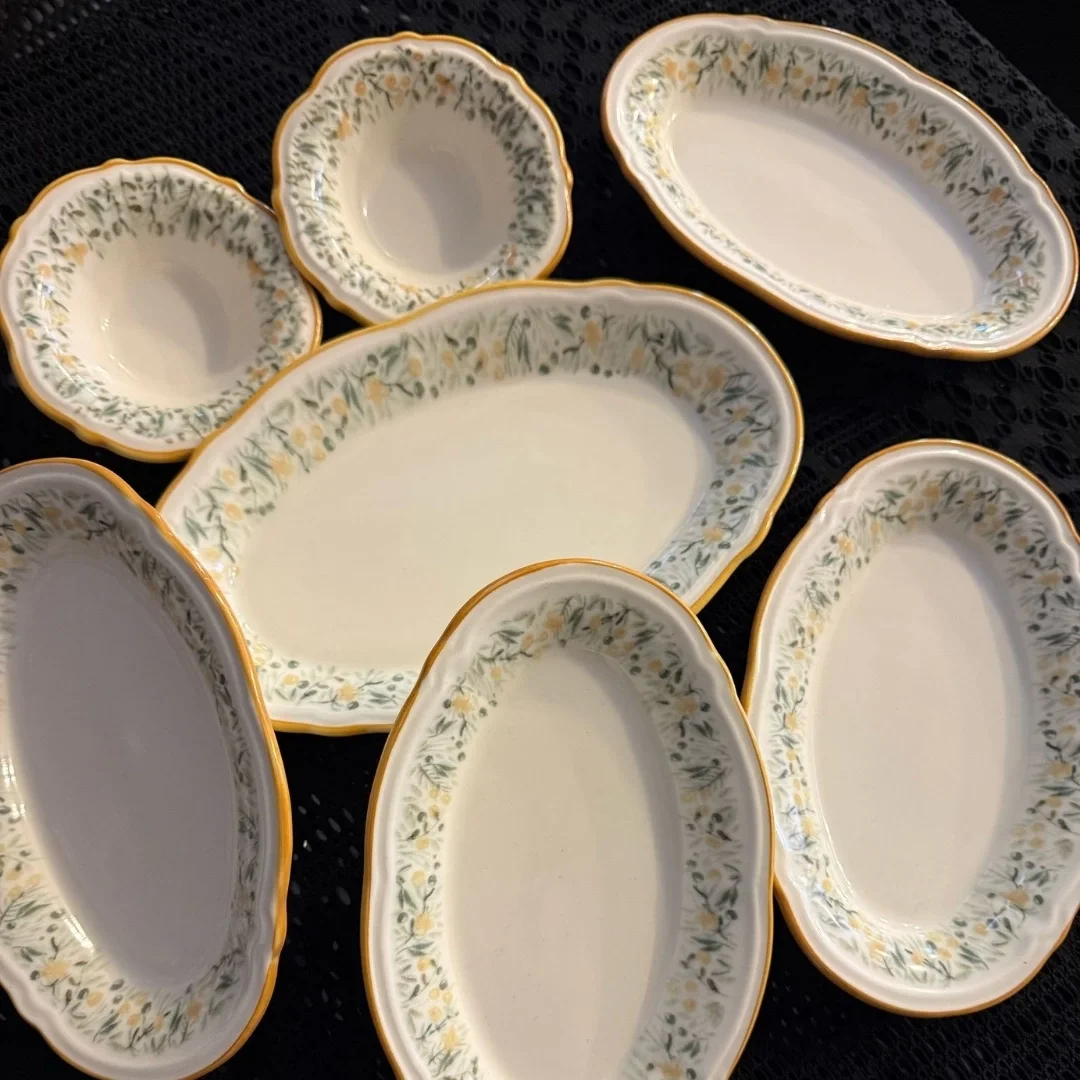 7 Parça Porselen Kahvaltı Takımı – Çiçek Desenli, Sarı Kenar Detaylı