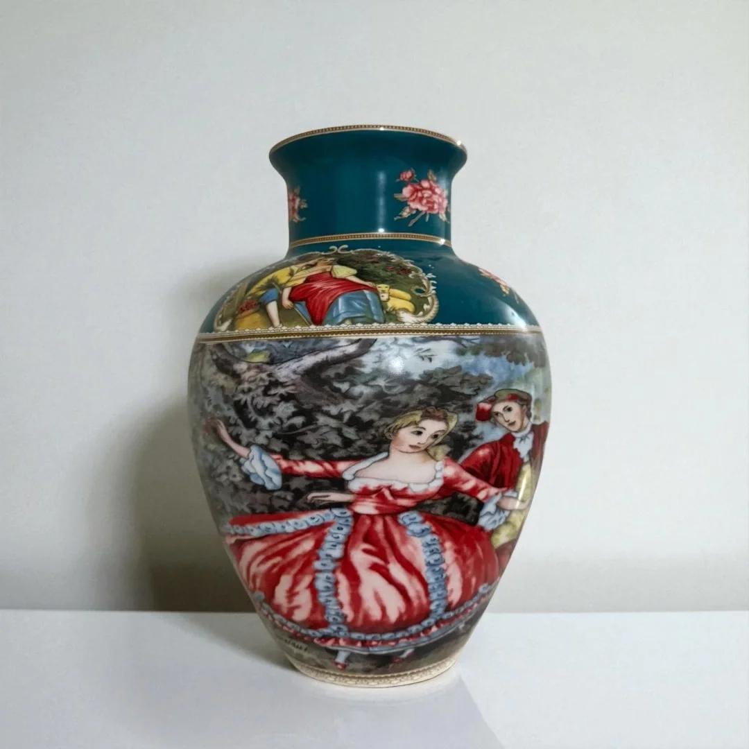 Romantik Dans Desenli İthal Fine Porcelain Vazo