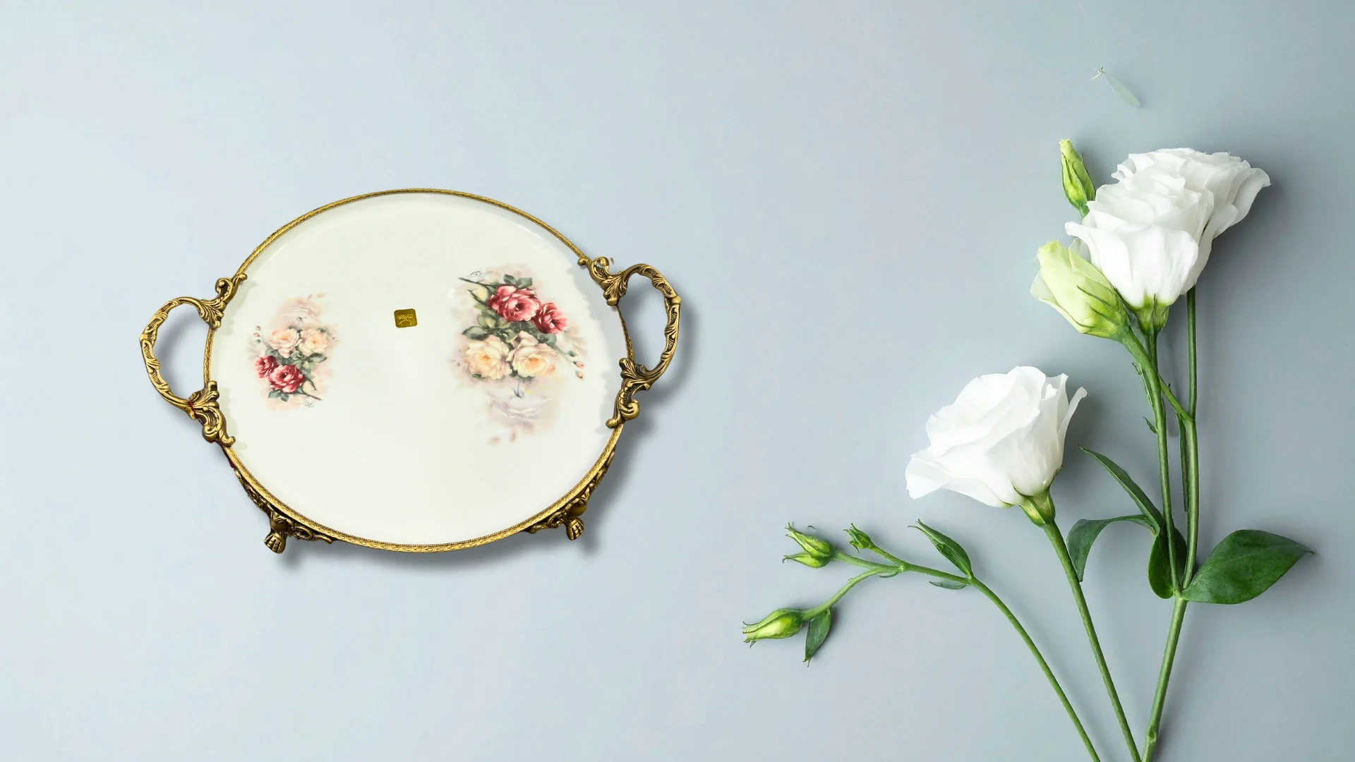 Limoge Çiçek Desenli Altın Kulplu Porselen Sunum Tabağı – 45×38 cm (Ayaklı, Oval/Yuvarlak)