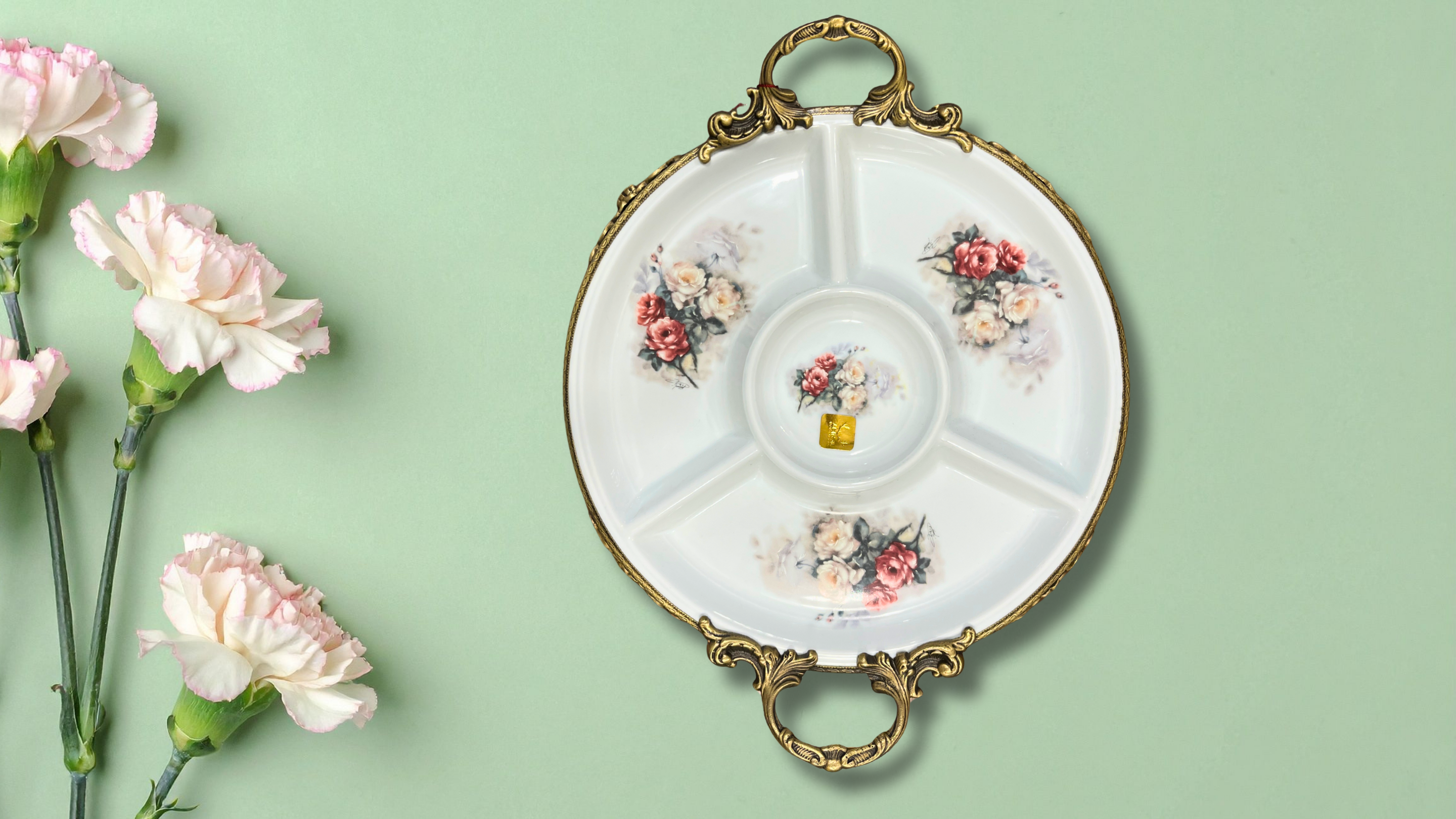 Limoge Çiçek Desenli Bölmeli Porselen Servis Tabağı – 39×32 cm (Altın Kulplu, Ayaklı, 4 Bölme + Sos Haznesi)