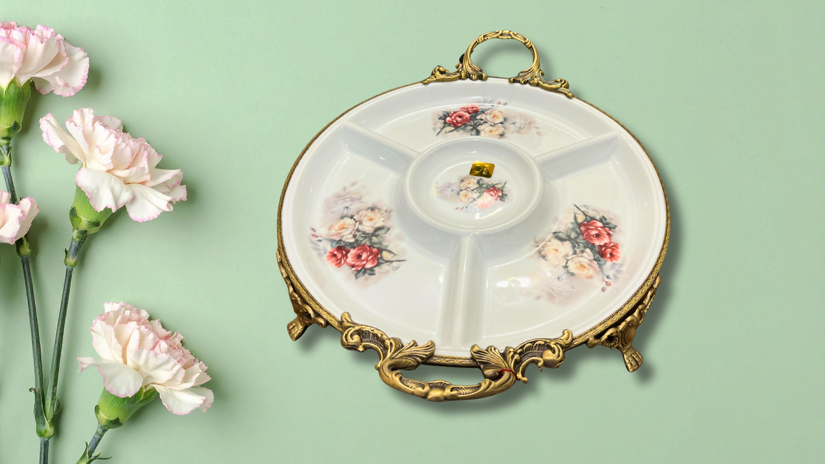 Limoge Çiçek Desenli Bölmeli Porselen Servis Tabağı – 39×32 cm (Altın Kulplu, Ayaklı, 4 Bölme + Sos Haznesi)