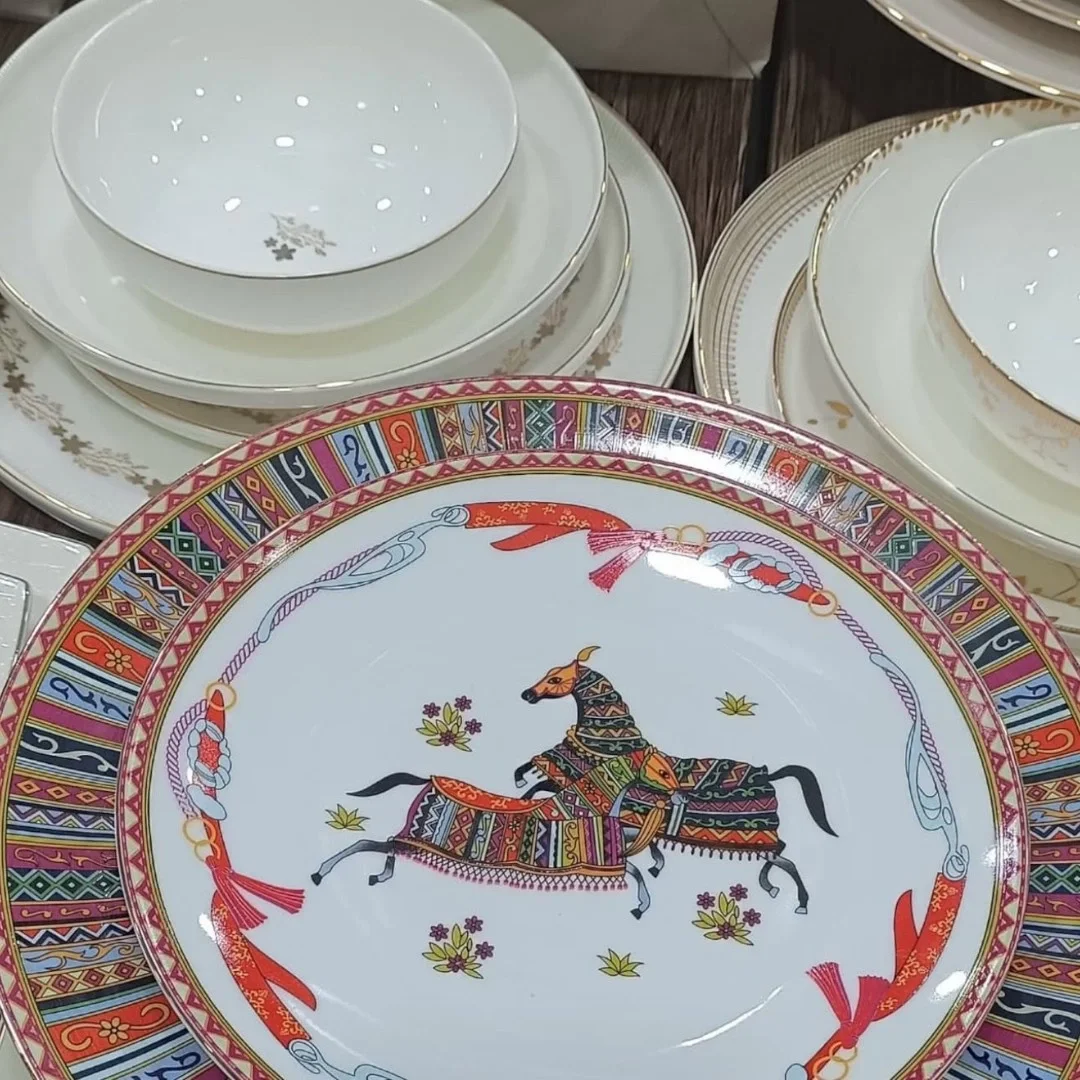 6 Kişilik 28 Parça At Desenli Yemek Takımı
