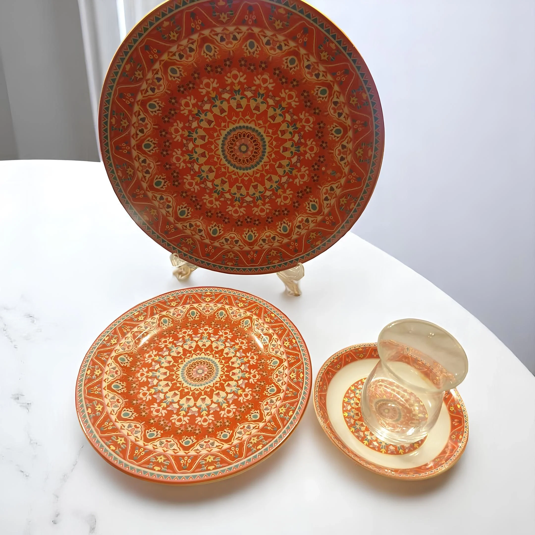 Canlı Desenleriyle Sofranıza Enerji Katın: 7 Parça Servis ve Pasta Tabağı ve Çay Tabakları Seti