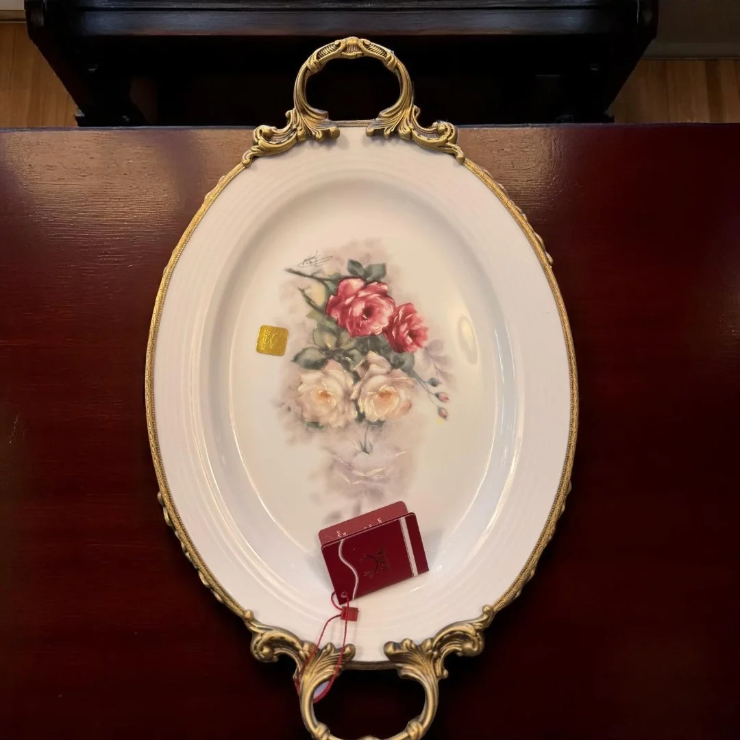Oval Porselen Tepsi – Altın Kulp Detaylı, Çiçek Desenli