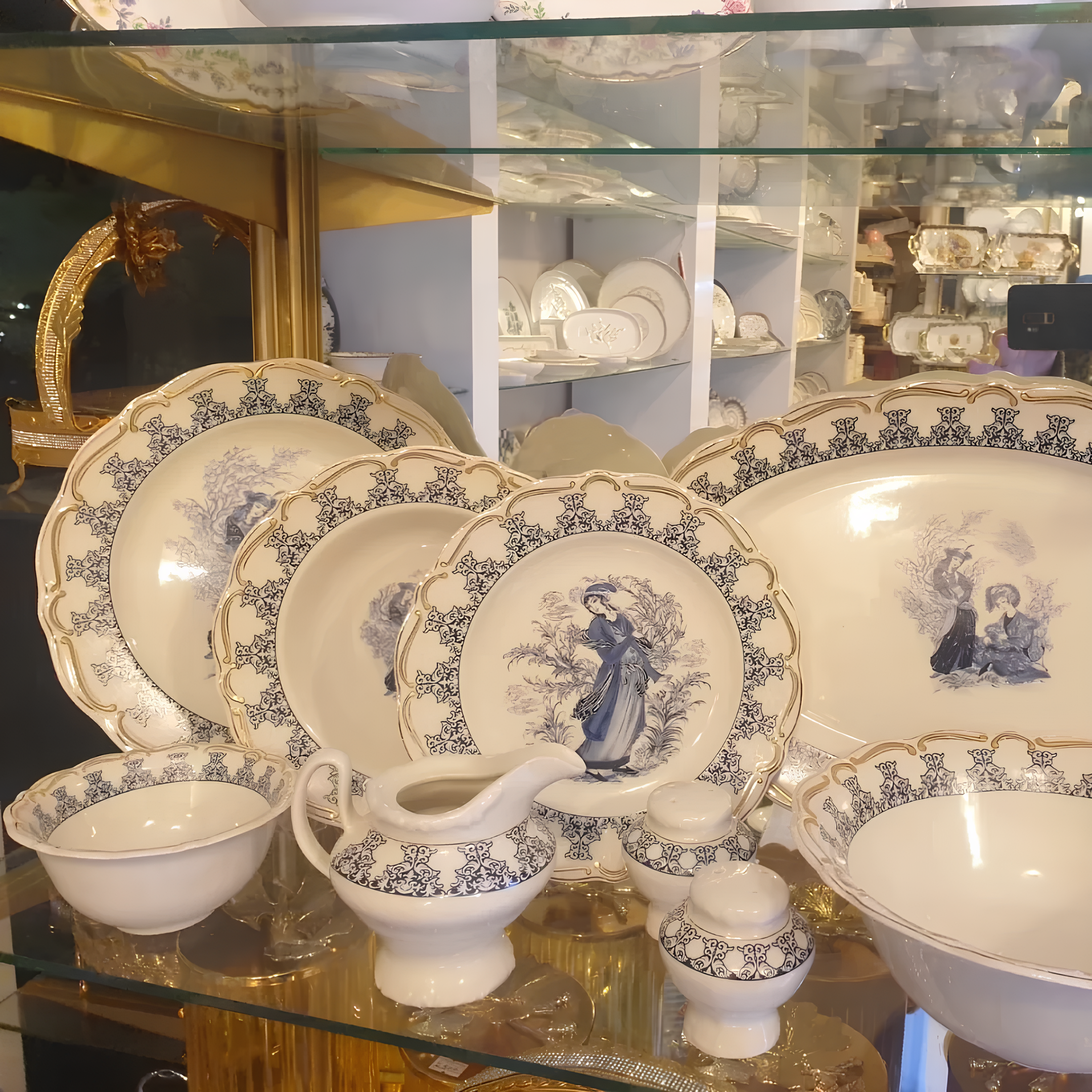 Vintage Desenli Porselen Yemek Takımı 56 Parça 12 Kişilik